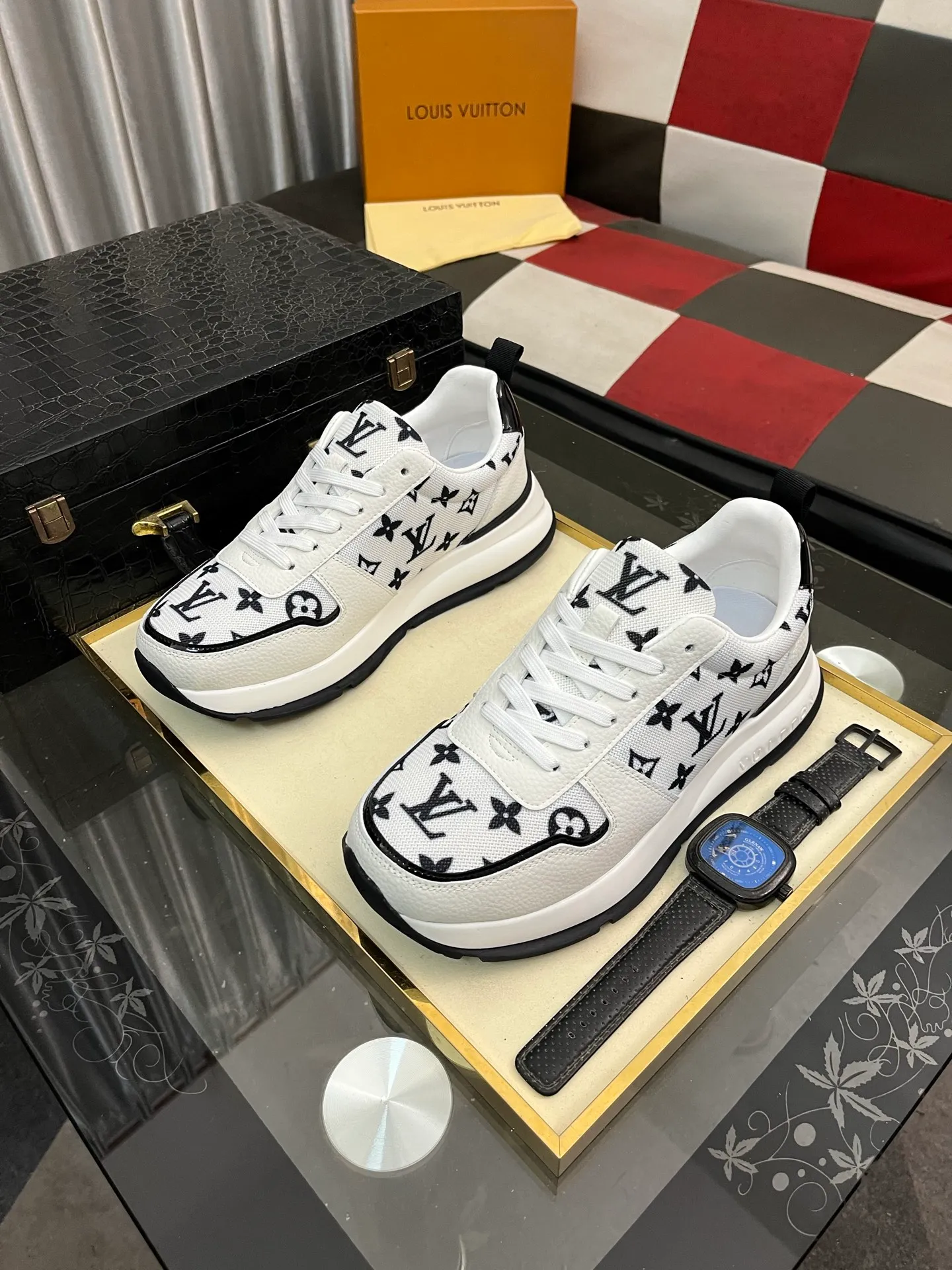 Men's men's shoes💰458⌚️⌚️ Loui* Vuitto* - Louis ** donkey's new color men's trainer sneakers, this LV Trainer sneaker is made of calfskin and breathable mesh, showing pure colors, the #54 logo on the back traces the brand's birth in 1854, the designer's handwritten brand logo embellishes one side, virgil Designed by abloh himself, it is a very commemorative sneaker. The new LV Louis Vuitton loui* vuitto* trainer sneaker low casual sports culture versatile basketball sneaker. Size: 38-444️⃣Colors available